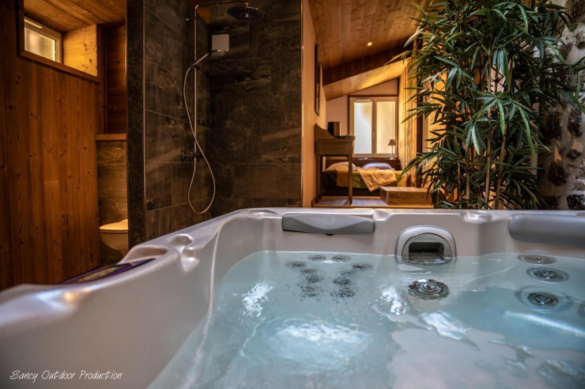 Le Rivalet Hotell Montaigut-le-Blanc  Eksteriør bilde